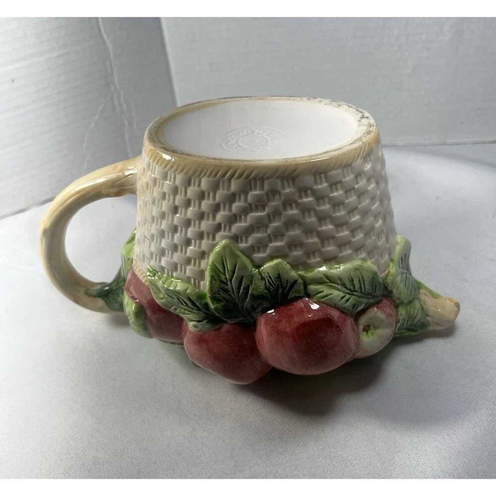 VTG World Bazaars Apple Basket Ceramic Teapot Cottagecore Farmhouse Decor 6.5